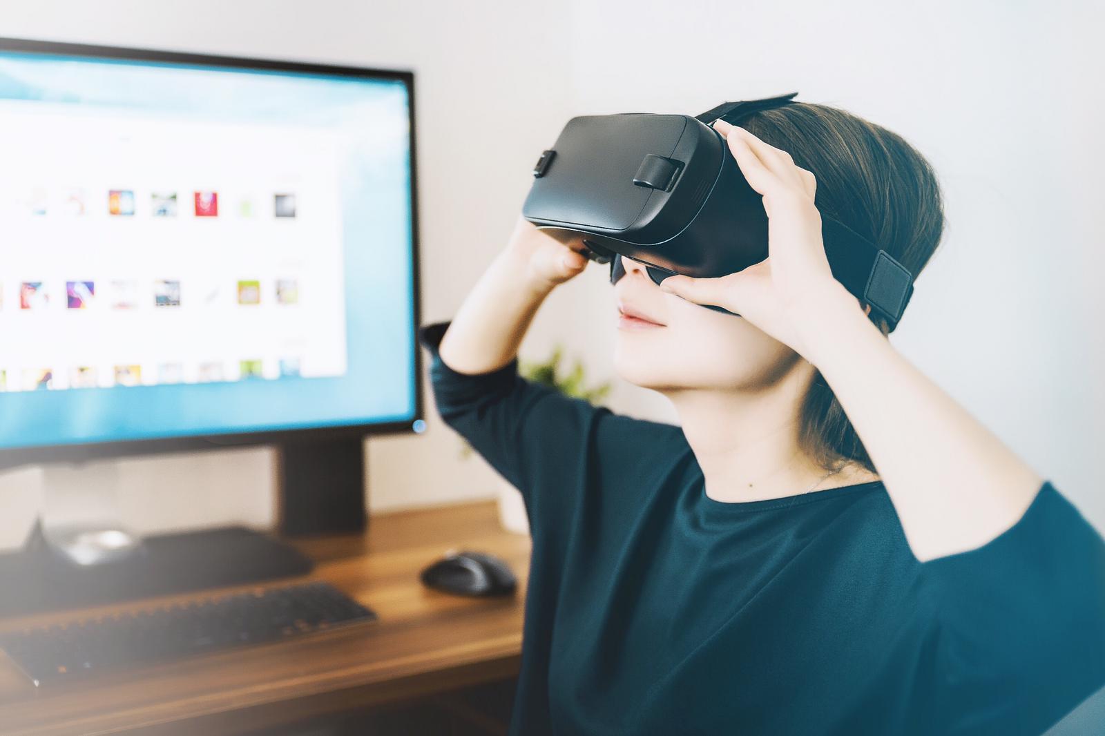 Gafas de realidad virtual, la nueva herramienta de los alumnos de Higiene Bucodental.